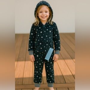 Art Class Starry Black and White Fleece Onesie Size 4/5 Toddler, NWT